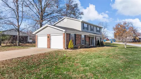 Exterior - 311 Breezeview Dr, Ballwin, MO 63021 photo 2 of 6
