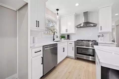 Kitchen - 311 Breezeview Dr, Ballwin, MO 63021 photo 5 of 6