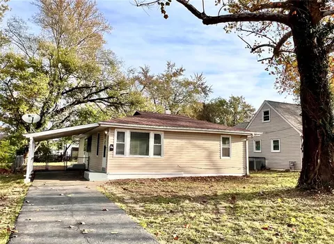 11113 Florence Ave, Saint Ann, MO 63074