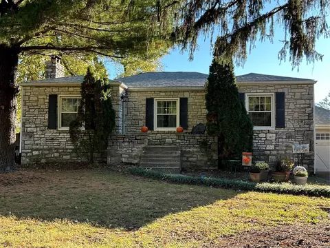 11210 Morrow Dr, Saint Ann, MO 63074