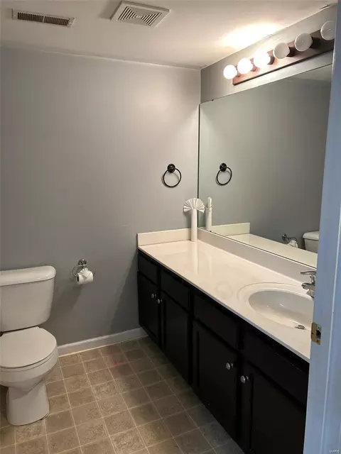Bath - 2101 Spring Creek Ln, O'fallon, MO 63368 photo 2 of 2