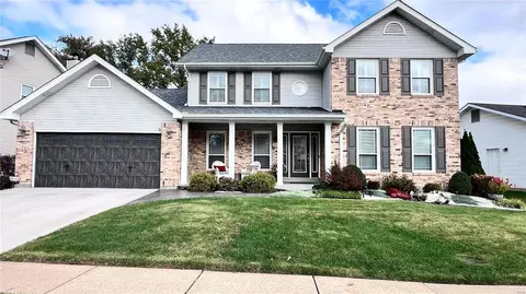 5858 Westcliffe Dr, Oakville, MO 63129