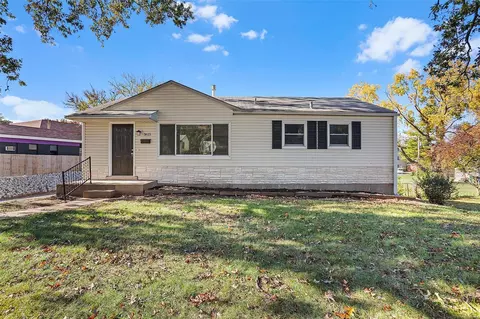 3615 Adie Rd, Saint Ann, MO 63074