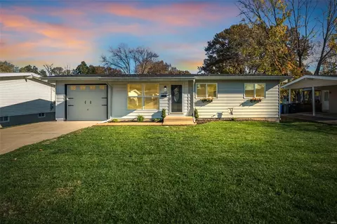 1475 Boulder Dr, Florissant, MO 63031