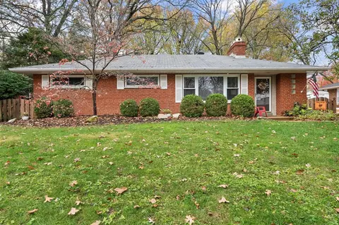 1237 Cheshire Ln, Webster Groves, MO 63119