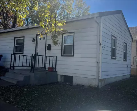 3724 Adie Rd, Saint Ann, MO 63074