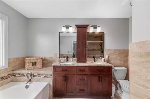 Bath - 9 Quaint Cottage Ct, O'fallon, MO 63368 photo 2 of 4