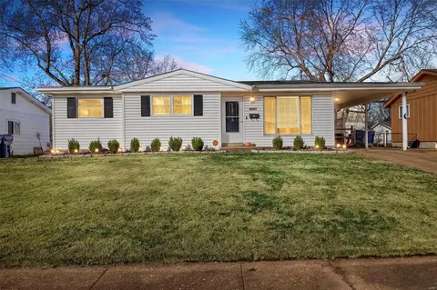 2755 Morris Dr, Florissant, MO 63031