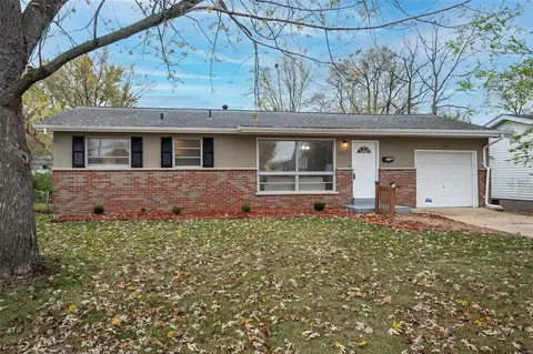 617 Lynn Haven Ln, Hazelwood, MO 63042