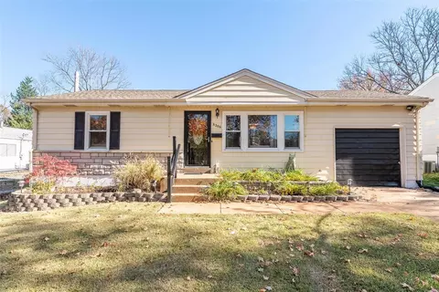 8206 General Sheridan Ln, Saint Louis, MO 63123