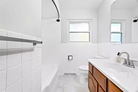 Bath - 9 Al Lin Ct, Bridgeton, MO 63044 photo 1 of 3