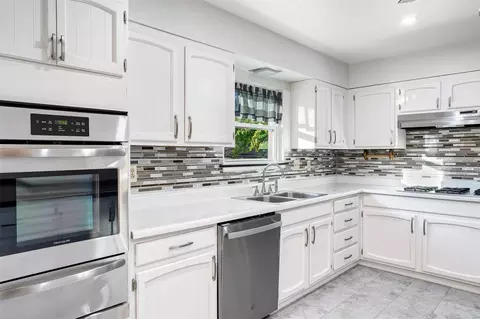 Kitchen - 9 Al Lin Ct, Bridgeton, MO 63044 photo 3 of 4