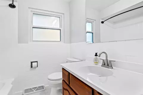Bath - 9 Al Lin Ct, Bridgeton, MO 63044 photo 2 of 3