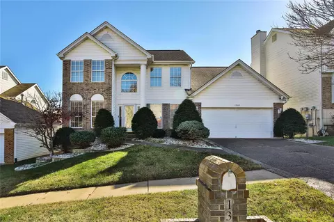 13526 Becker Place Dr, Saint Louis, MO 63128