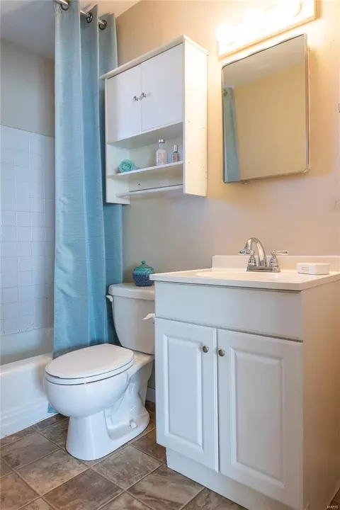 Bath - 1005 Pine St, Saint Charles, MO 63301 photo 1 of 2