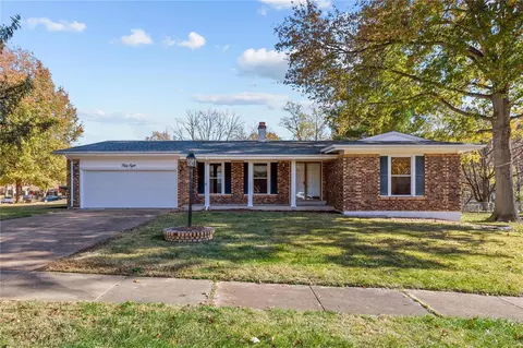 58 Smoke Tree Ct, Fenton, MO 63026