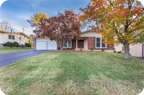 11816 Spruce Haven Dr, Saint Louis, MO 63146