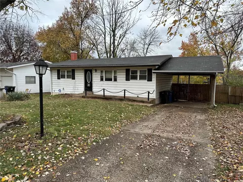 516 Aqua Ridge Dr, Saint Louis, MO 63129