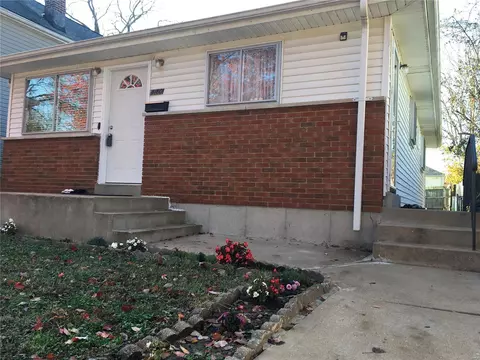4180 Burgen Ave, Saint Louis, MO 63116