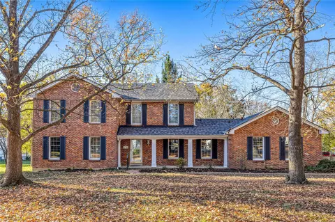 2308 Manor Ridge Dr, Chesterfield, MO 63017