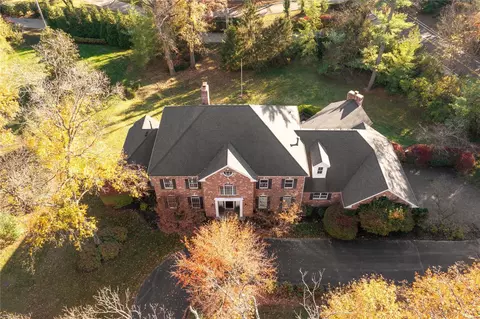 4 Upper Dromara Ln, Saint Louis, MO 63124