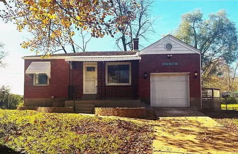 2114 Greenbrook Dr, Saint Louis, MO 63136