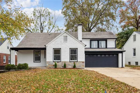 8 Winnetka Ln, Glendale, MO 63122