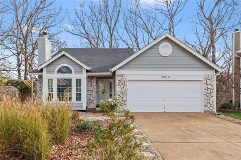 1502 Strawberry Glen Ct, Ballwin, MO 63021