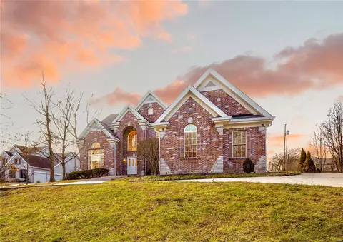 821 N Spoede Rd, Creve Coeur, MO 63141
