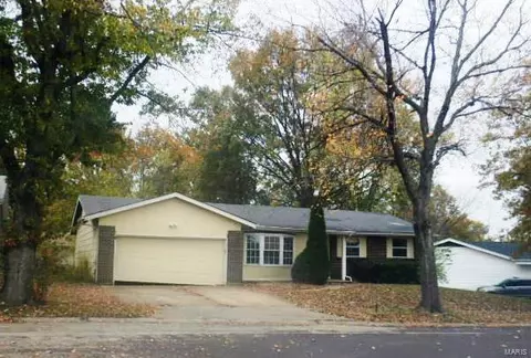12028 Rosevalley Ln, Saint Louis, MO 63138