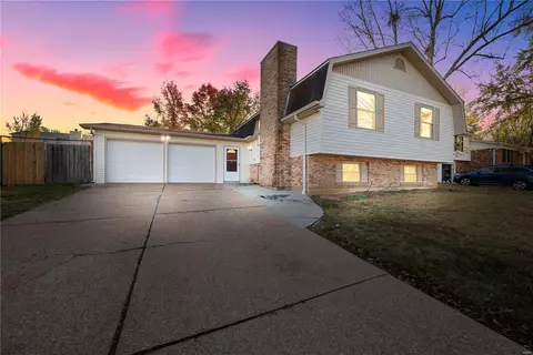 7 Claim Jumper Ct, Saint Peters, MO 63376