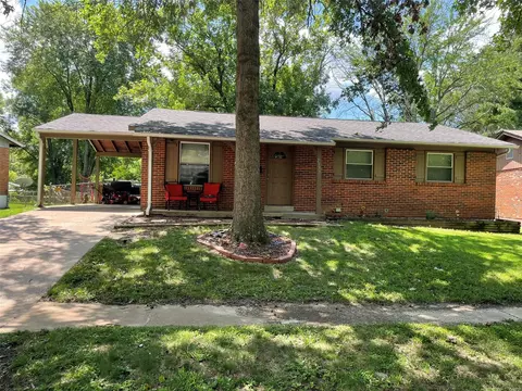 2335 Stoney End Ct, Florissant, MO 63031