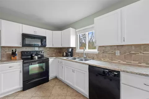 Kitchen - 223 Weber Dr, Eureka, MO 63025 photo 2 of 3