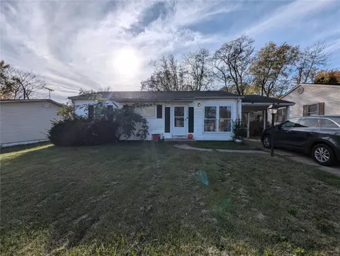 1428 San Salvador Dr, Saint Louis, MO 63138
