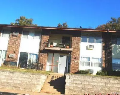 7596 Hazelcrest Dr #E, Hazelwood, MO 63042