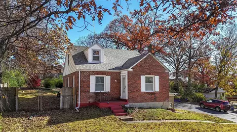 1760 Uceyle Ave, Overland, MO 63114