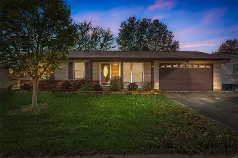 1328 Green Mist Dr, Fenton, MO 63026