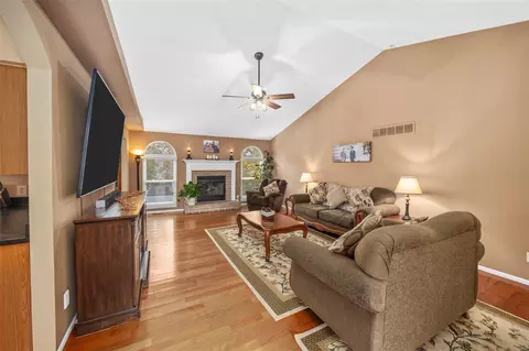 15 Briarcastle Ct, O'fallon, MO 63366 photo 7