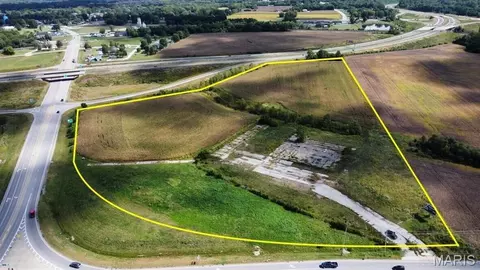 6713 Godfrey Rd, Godfrey, IL 62035