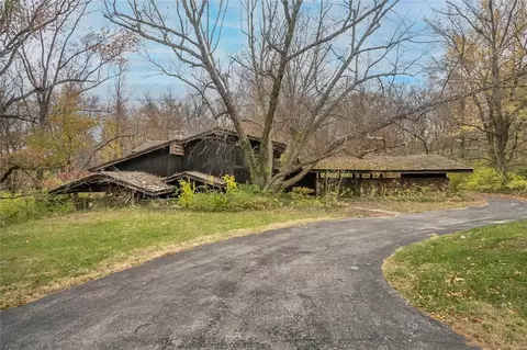 604 Greenwich Green Ln, Chesterfield, MO 63017