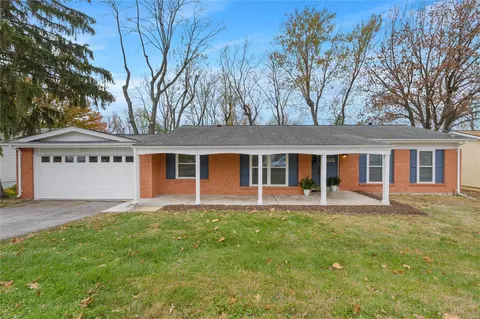 1533 Craig Rd, Saint Louis, MO 63146