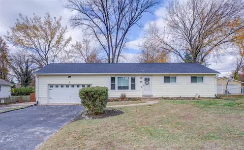 111 Birchwood Dr, Ballwin, MO 63011
