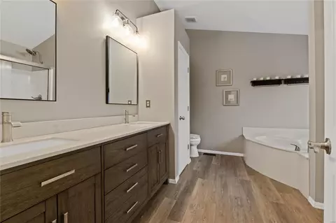 Bath - 17435 Hilltop Ridge Dr, Eureka, MO 63025 photo 3 of 5