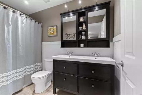 Bath - 17435 Hilltop Ridge Dr, Eureka, MO 63025 photo 2 of 5