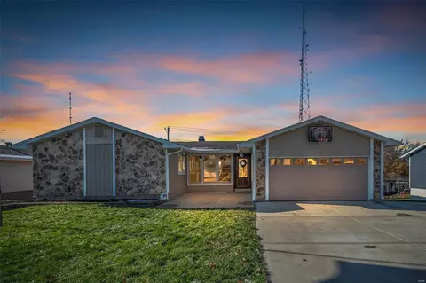 17 Asherton Dr, Saint Peters, MO 63376