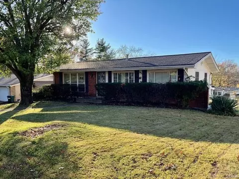 813 Delhurst Dr, Manchester, MO 63021
