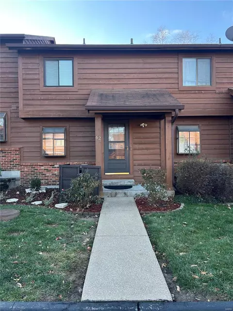 62 Cedar Grove Ct #E, Saint Charles, MO 63304