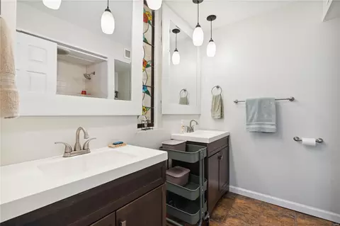 Bath - 1306 S 10th St, Saint Louis, MO 63104 photo 2 of 4
