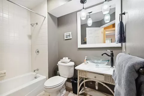 Bath - 1306 S 10th St, Saint Louis, MO 63104 photo 4 of 4