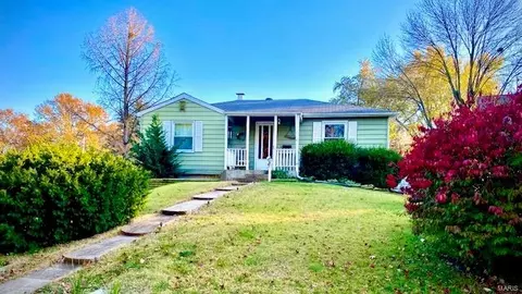 9402 Upland Dr, Saint Louis, MO 63123